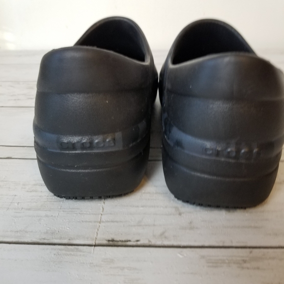 Crocs Neria Leopard Print Slip Resistant Work Clogs - Picture 8 of 15